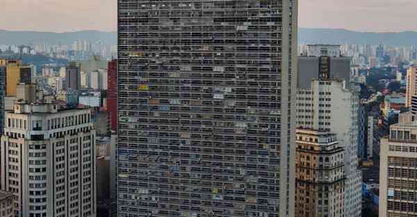 最早的服务型智能机器人