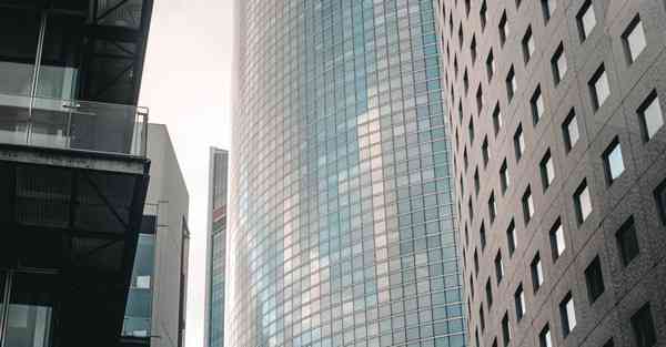 人工智能机器人和人谈恋爱