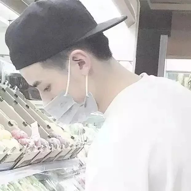 胡琛辰眉