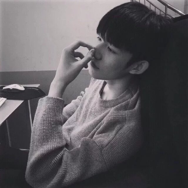 伊学君岩